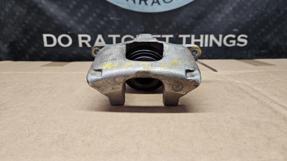 Conjunto de pinza de freno de disco trasera izquierda Jeep Wrangler Liberty 07-18 68003774AA Foto 3 de 4