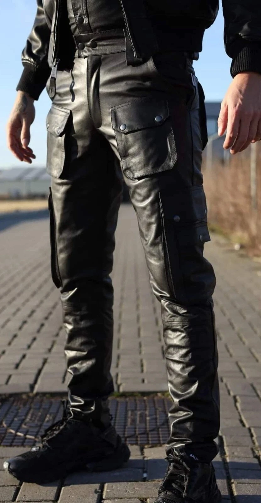 Men's Real Leather Cargo Pants Bikers Pants Multiple Cargo Pockets Leather Pants
Opens in a new wind