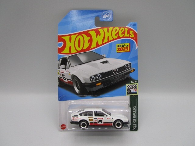 Hot Wheels Alfa Romeo GTV6 3.0 White Retro Racers 1:64 Diecast Car