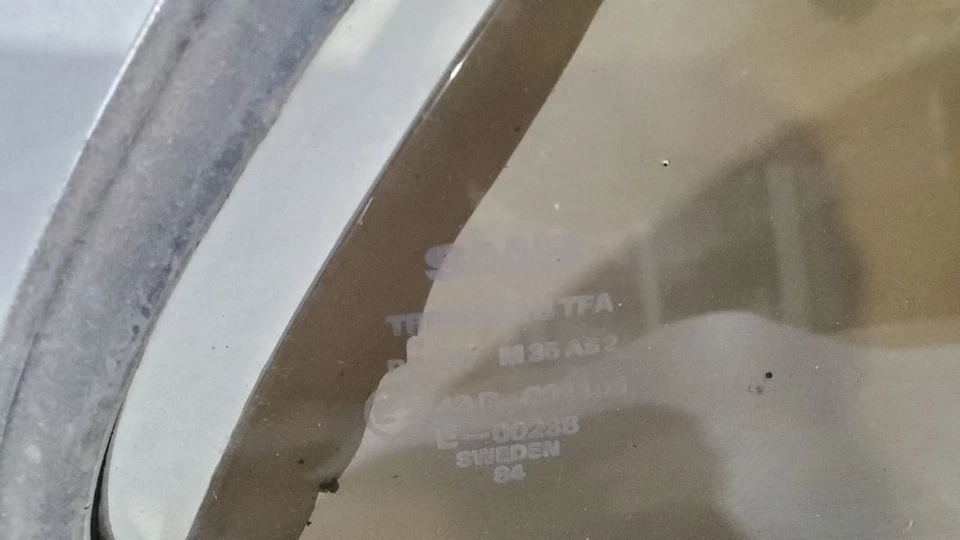 Rear Side Quarter Glass Right OEM 1986 1993 SAAB 900 - Image 2 of 4