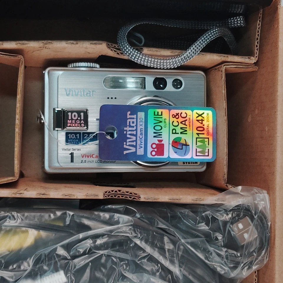 Vivitar Vivicam X30 10.1MP Digital Camera Silver Tested With Battery + Charger - Image 4 of 4