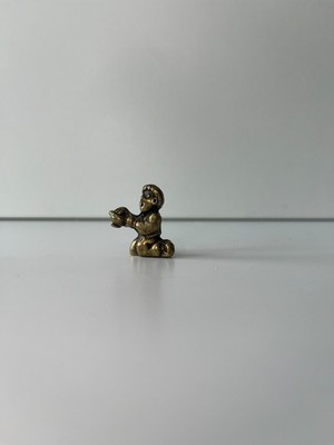 Metallfigur / 1999 Märchen Serie / Aladdin knieend mit Wunderlampe / Messing