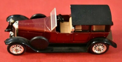 Solido 1: 43 - Panhard - Levassor in weinrot