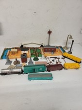 Huge Lionel HO Gauge Train Lot Engines, Cars,Buildings, Accessories Piece AS-IS