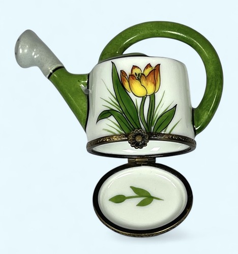 Limoges WATERING CAN Porcelain Trinket Hinged Box France Peint Main Flowers - Picture 9 of 13
