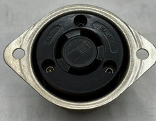 BRYANT 7557-G LOCKING EQIPMENT RECEPTACLE 3 POLE 3 WIRE 15A 125V 250V QTY: 1 🎯