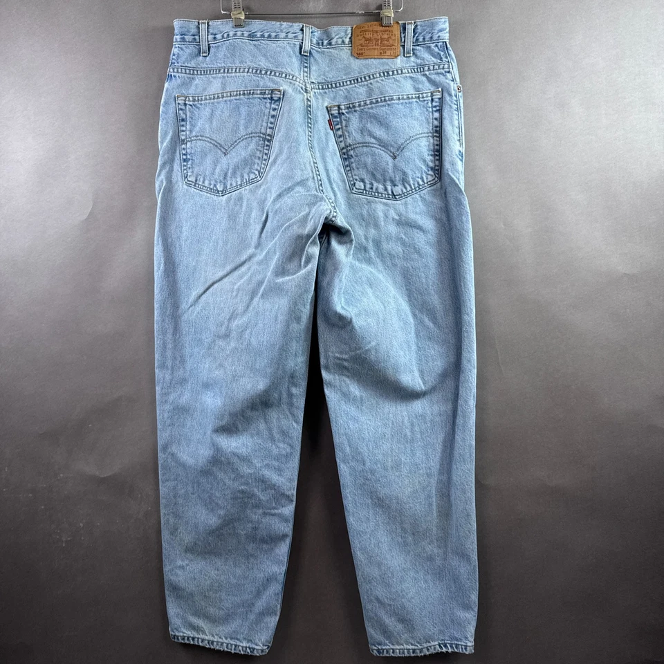 Pantalones de mezclilla ligeros vintage Levis Jeans para hombre 38x32 azul suelto claro 560 trabajo Foto 3 de 4