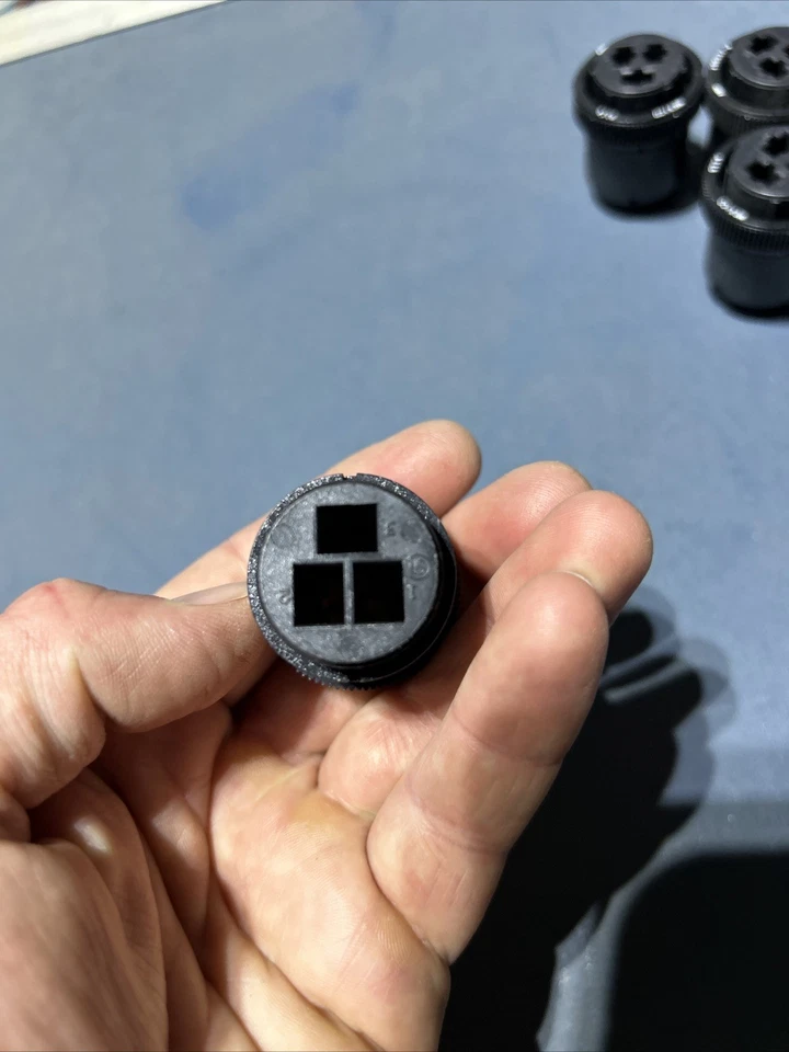 TE Connectivity AMP 206037-2 Circular Connector, Series 3, 3 Contacts- 4 Pack - Image 3 of 4