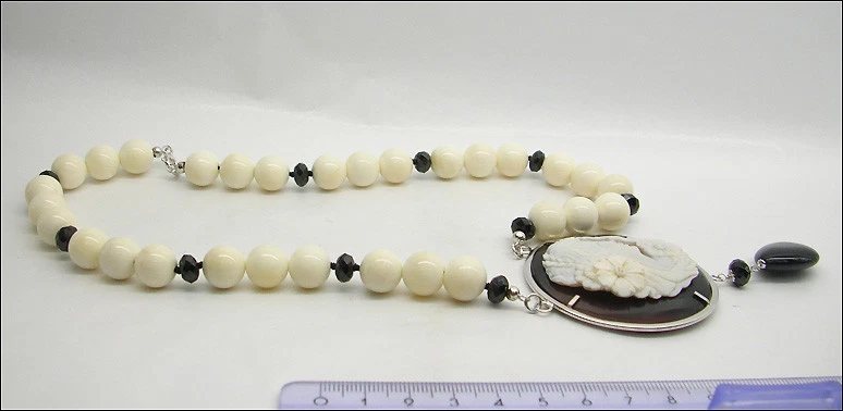 COLLANA IN ARGENTO 925 CON CONCHIGLIA ONICE E CAMMEO IN SARDONICO VOLTO AGLN 07 - Immagine 3 di 3