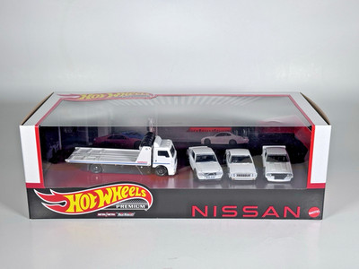 Hot Wheels Premium White Nissan Skyline Diorama 2000GT-R, C210 & 2000GT-X