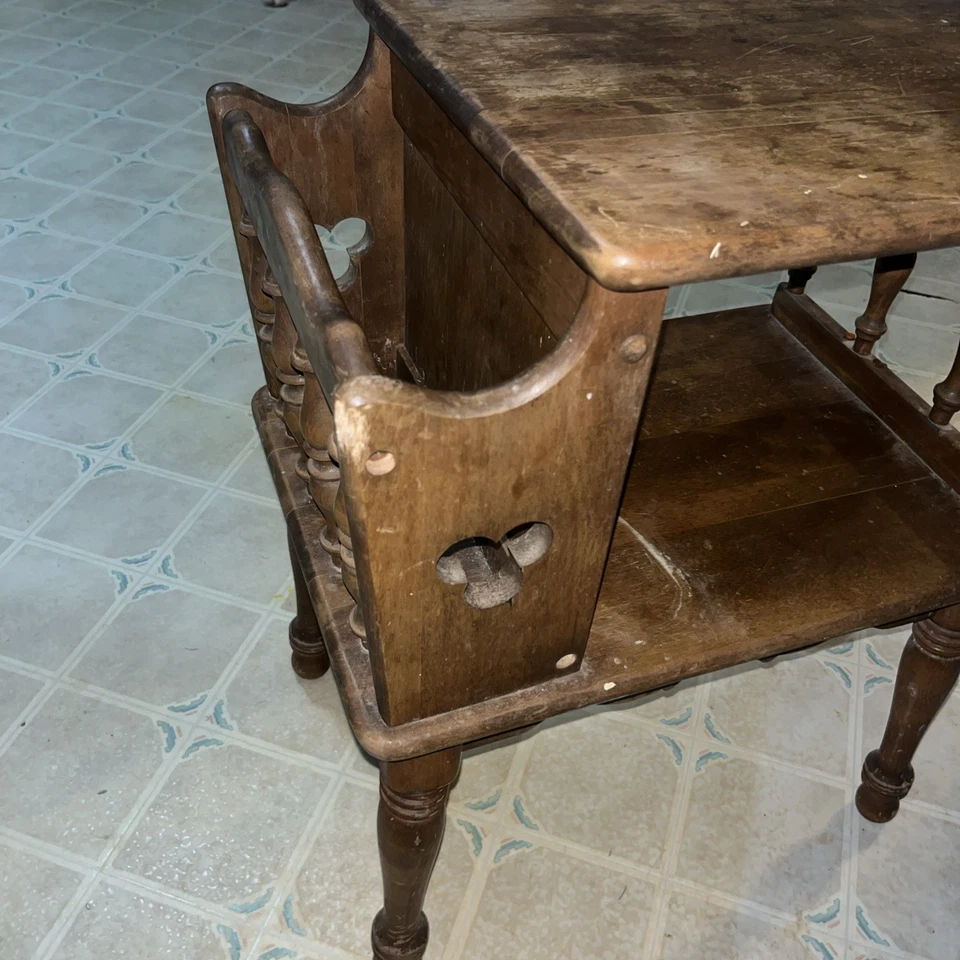 Mesa auxiliar vintage de madera de arce de mediados de siglo con estante y estante para revistas - ¡Rara!! Foto 4 de 4