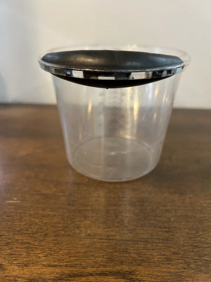 The Pampered Chef Easy Read Measuring Cup 4 Cup Size Surface Marks Still Useable - Image 4 of 4