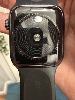 Apple Watch SE 44mm Space Gray Aluminum Case NOT POWERING UP  -  SELLING AS-IS
