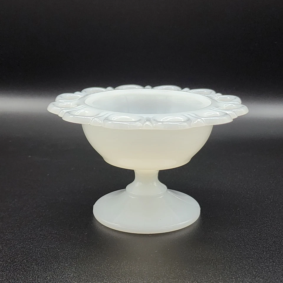 Plato de compota pedestal borde vieira encaje abierto vidrio leche Anchor Hocking 3,2" de alto Foto 4 de 4