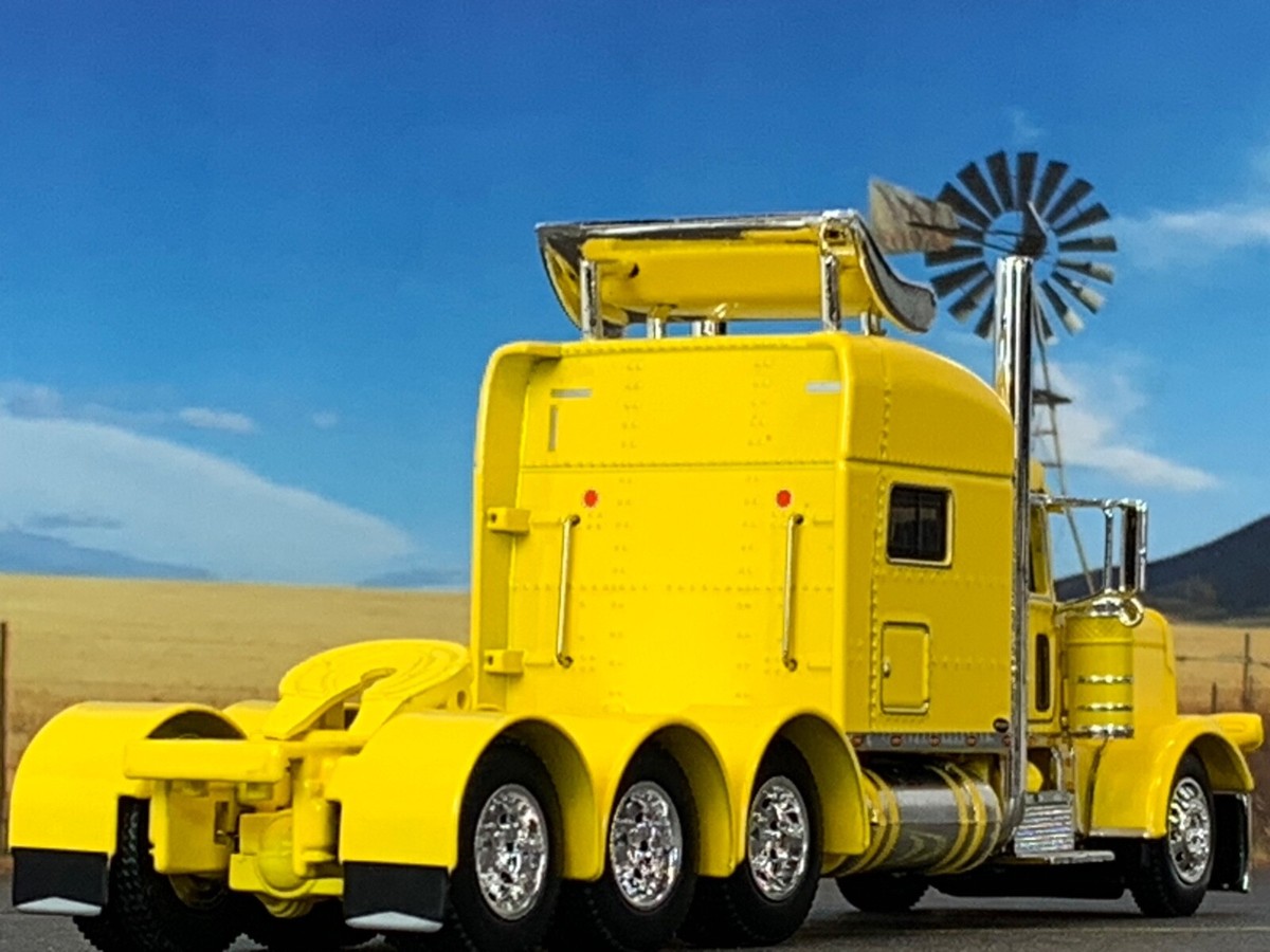 Disney - cottoli　① 1/64 DCP YELLOW PETERBILT 389 TRI-AXLE W/ 70