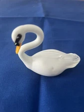 Stunning Elegant Art Glass Handmade Small Swan Silver Flecks Inside W/ Feet