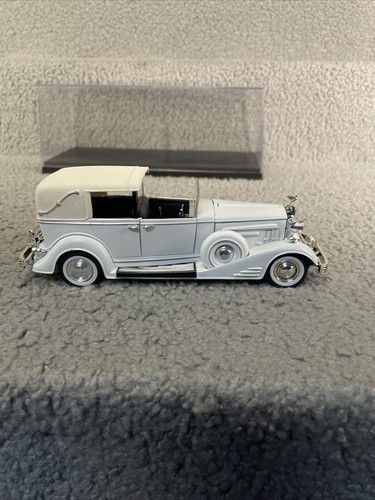 Signature Models White 1933 Cadillac Town Car 1/32 Diecast - Picture 5 of 8