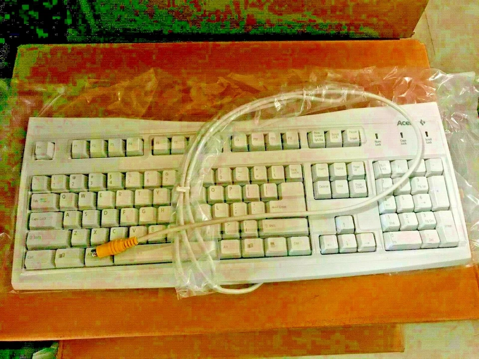 RARE NEW VINTAGE ACER 6511-C 105 KEYS WINDOWS PS2 KEYBOARD V DESIGN - BROWN BOX - Image 2 of 4