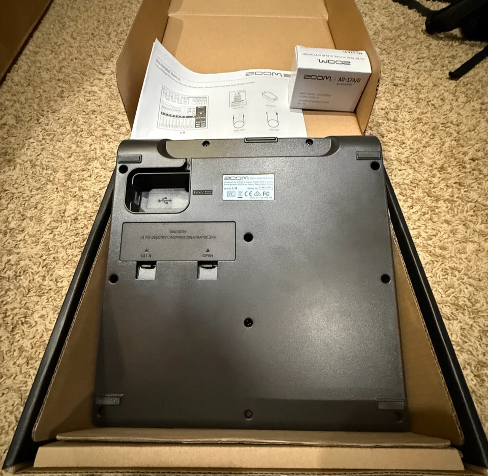 ZOOM LiveTrak L-8 8ch Live Podcast Digital Mixer and Recorder - Image 3 of 4