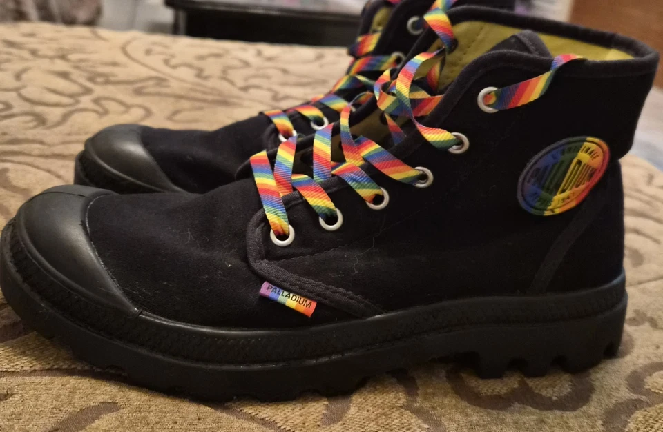 Tênis PALLADIUM Pampa Pride High Top Preto Arco-íris M-7, W-8.5 Novo - Imagem 2 de 4