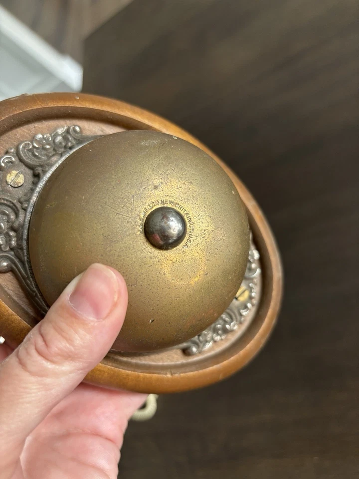 Timbre de puerta mecánico vintage hierro fundido latón R&E M.F.G Co nuevo Gran Bretaña CT EE. UU. Foto 4 de 4