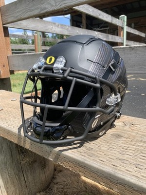 Oregon Ducks Team Issued Schutt F7 / Carbon Fiber Wing Game Used Football Helmet