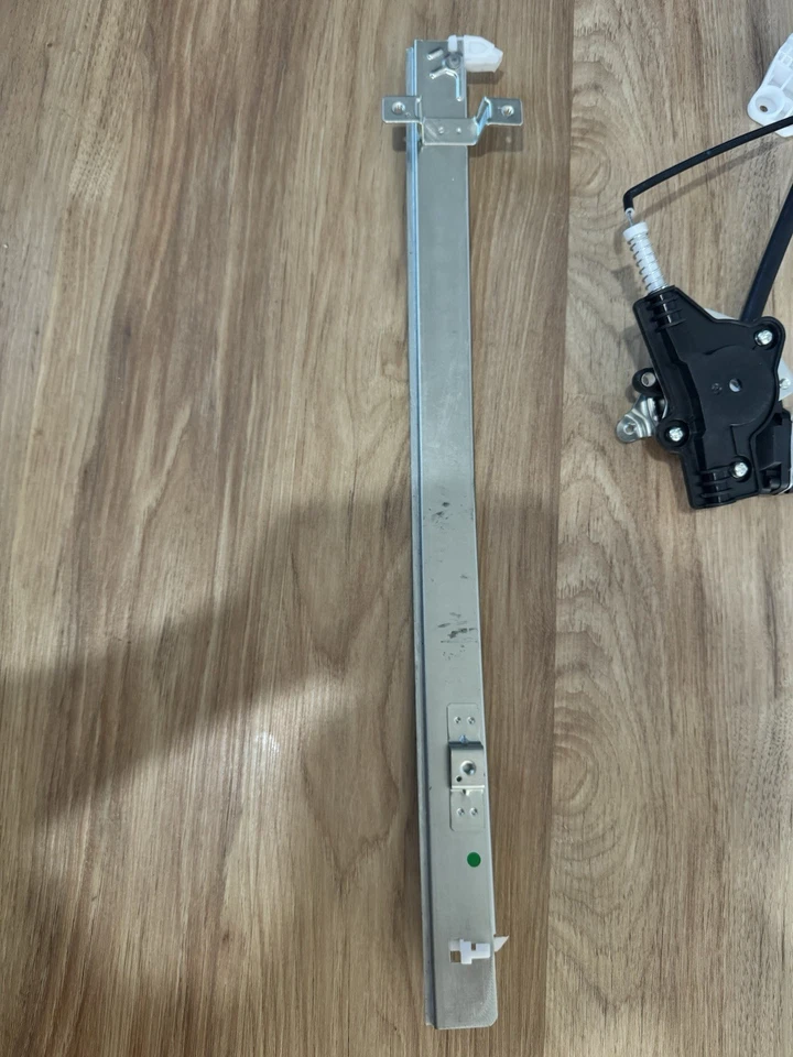 Power Window Regulator Front Left for Nissan Titan 2004-2015 / Armada 2005-2015 - Image 3 of 3