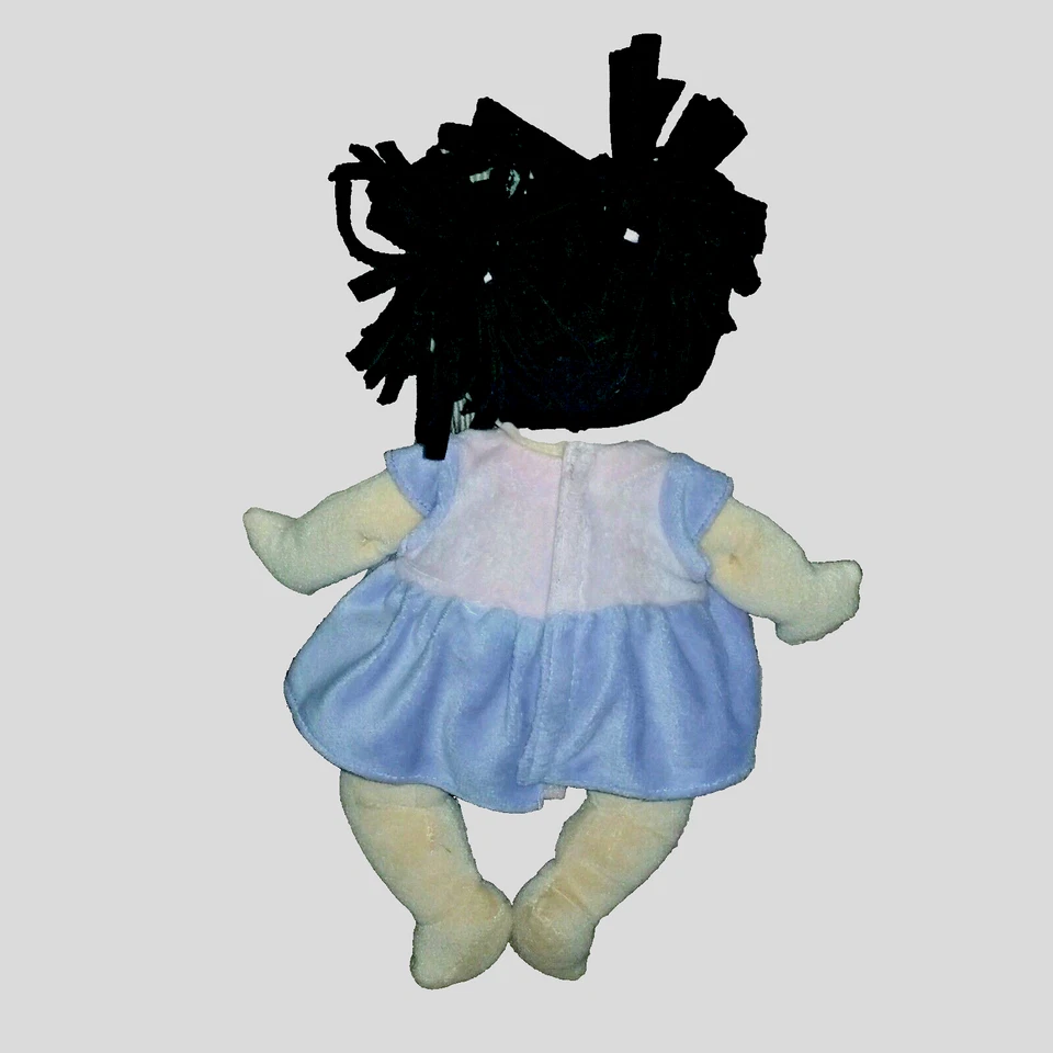 Muñeca bebé Manhattan Toy STELLA 14 pulgadas bronceado suave felpa pelo negro vestido púrpura 2008 Foto 3 de 4