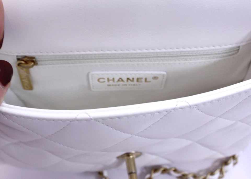 Auténtico bolso Chanel 24C blanco de piel de cordero pequeño acolchado con solapa Foto 2 de 4