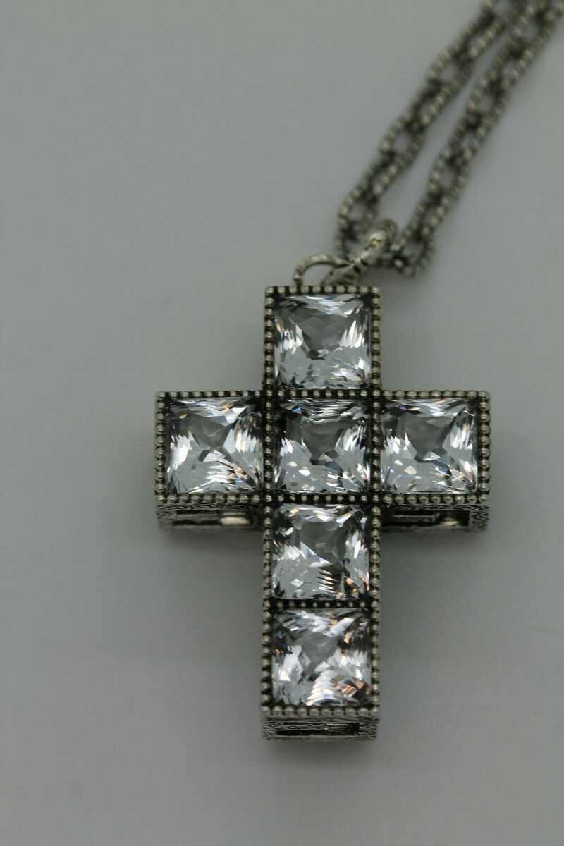 New Original Gucci Sterling G-Cube Cross Men's Necklace New Original Gucci Sterling G-Cube Cross Men's Necklace