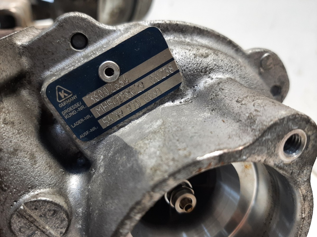 マドレーヌ VOLVO XC60 Turbocharger 36002664 2.4 Diesel 151kw 2010