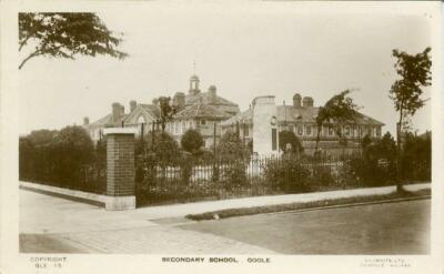 ECHTE FOTOGRAFISCHE POSTKARTE WEITERFÜHRENDE SCHULE, GOOLE, (BEI HULL), WEST YORKSHIRE