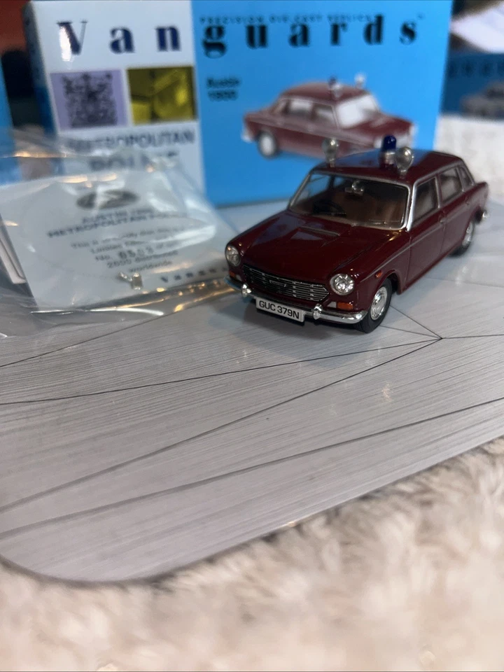 Austin 1800 Diplomatic Protection Group - Metropolitan Police 1:43 Vanguards - Image 2 of 4