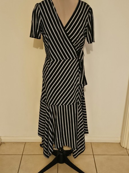 Stella A line midi wrap dress black n white stripe size 12 good condition 