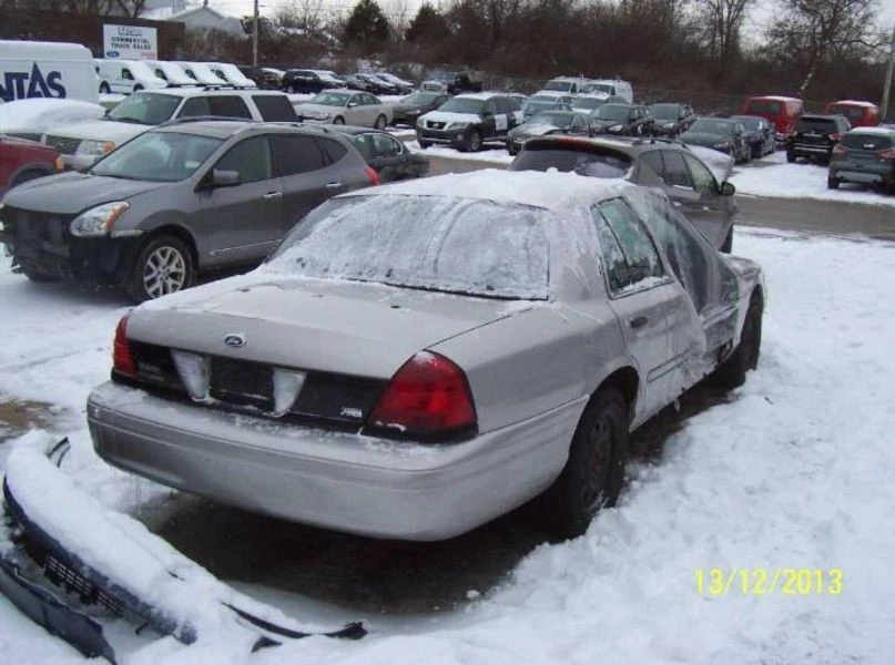 Пассажирский задний фонарь на четверть панели смонтирован подходит для 00-11 CROWN VICTORIA 1465971 - Изображение 3 из 4