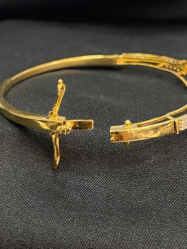 Classy 1.49 Cts Round Brilliant Natural Diamonds Hinged Bracelet 14K Yellow Gold - Picture 11 of 12