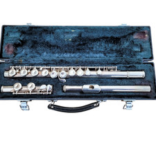 Flute Yamaha 221 Silver Plated Flute Offset G Key and Original Hard Case
