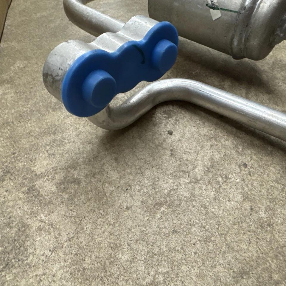 GM 1646531 A/C компрессор на конденсатор линии 1986-89 Cadillac Fleetwood RWD новый из старых запасов - Изображение 4 из 4