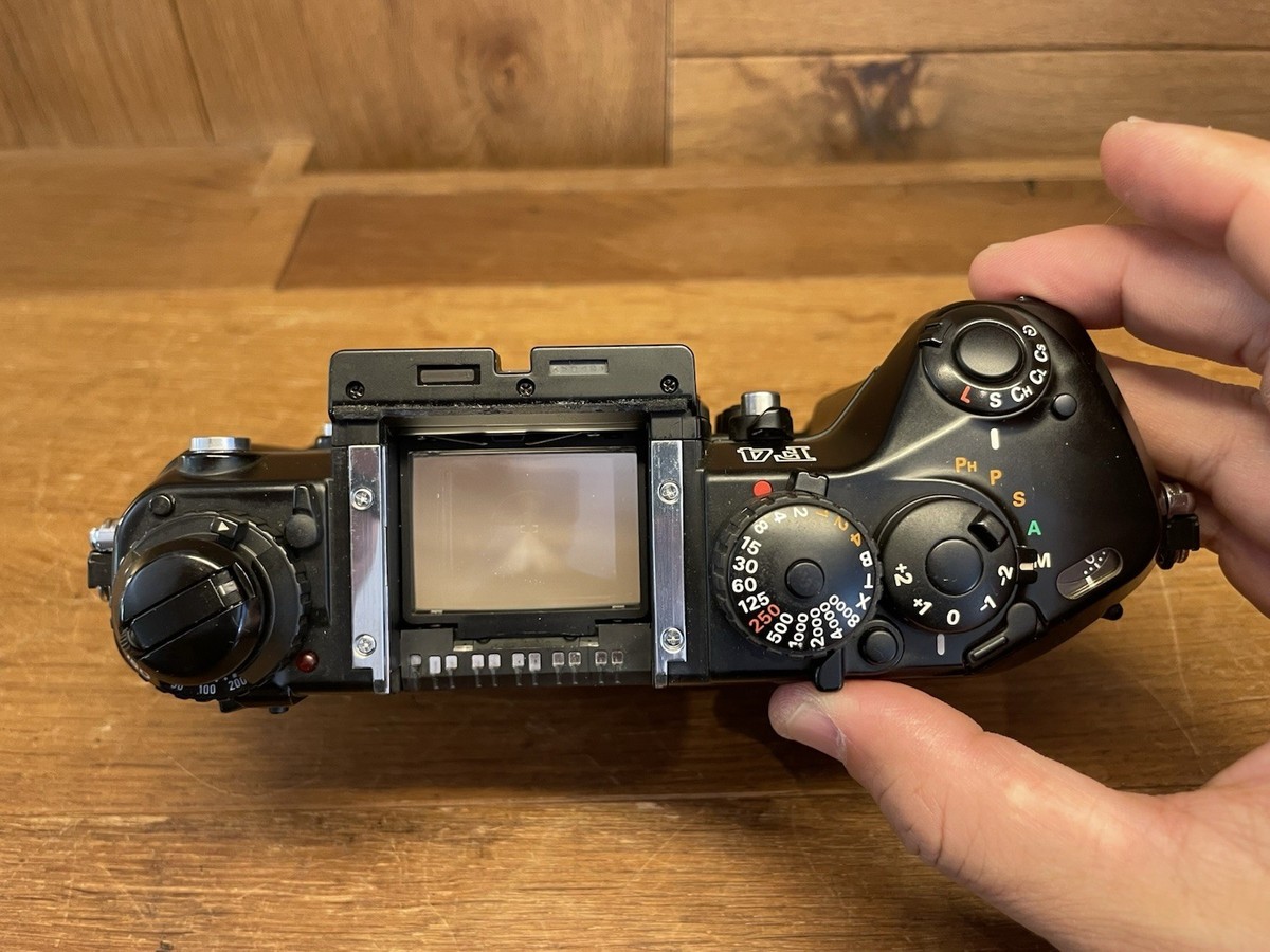 S/N 218xxxx : READ : For Spare : Near Mint* Nikon F4 Film S/N 218xxxx : READ : For Spare : Near Mint* Nikon F4 Film