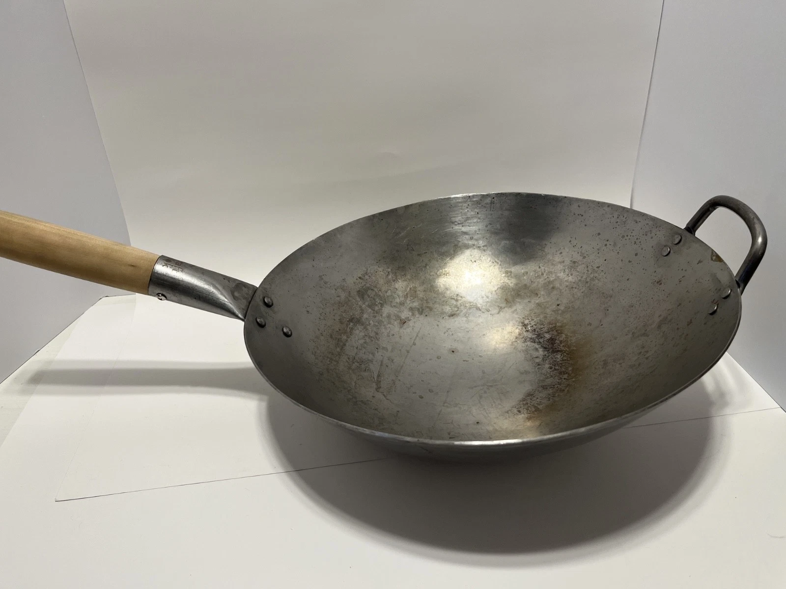 Craft Wok 14" Hand Hammered Carbon Steel Wok Round Bottom with Helper Handle
Opens in a new window o