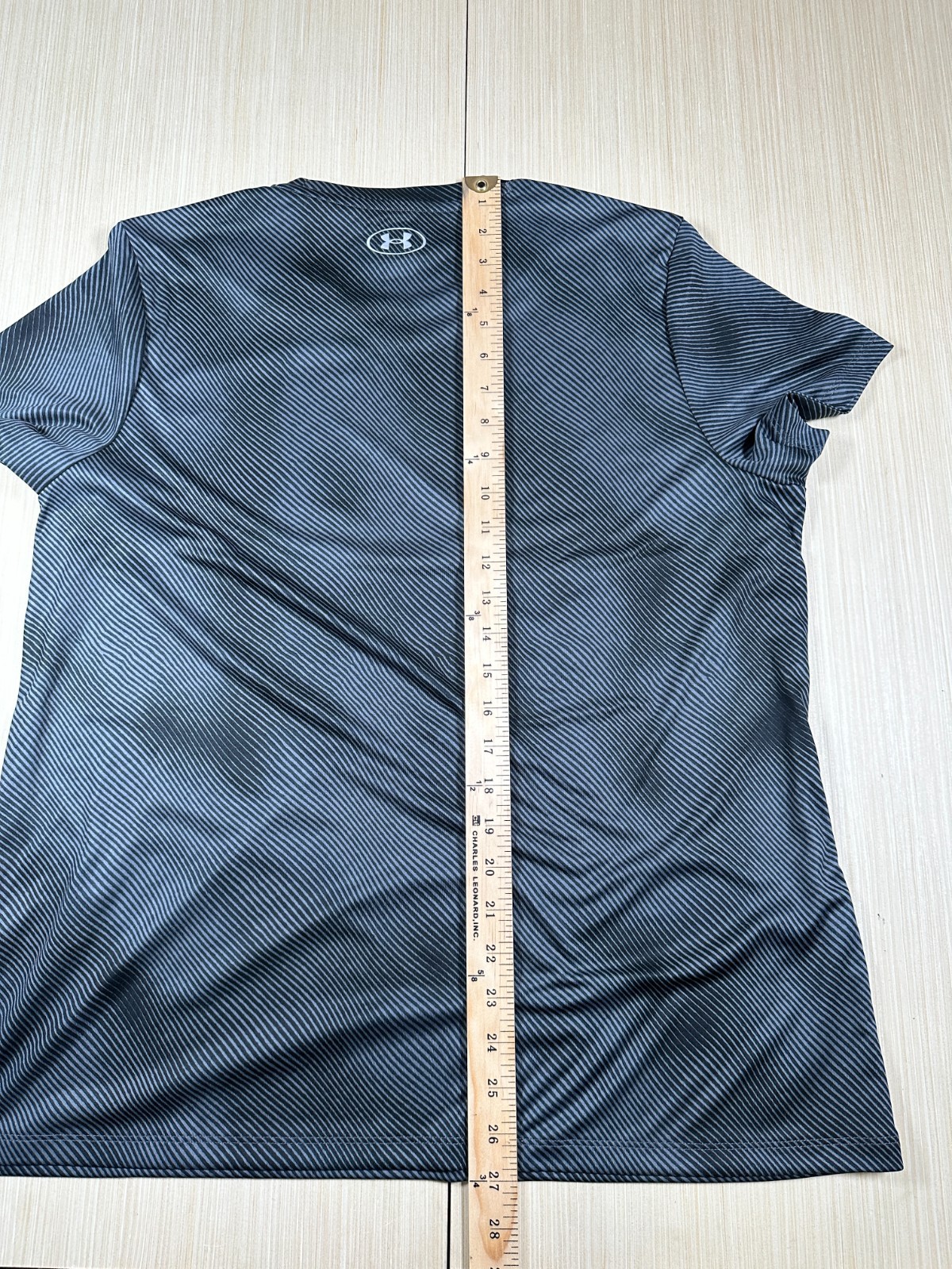 Under Armour T-Shirt Women XL Black Tie Dye Striped Loose Fit Crew Neck Pullover thumbnail 5