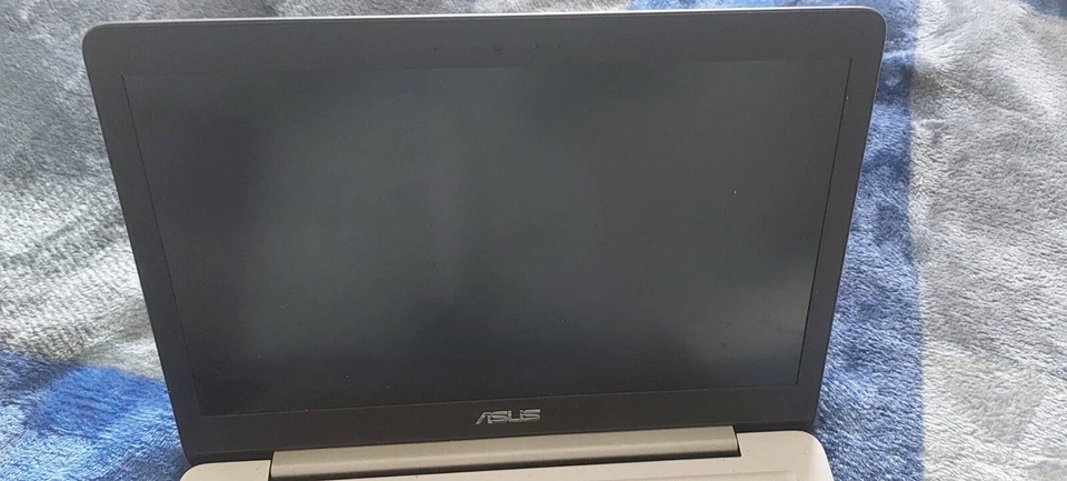 Asus Zenbook Laptop modello UX310U (8gb ram, 512gb di memoria, intel core i7) - Immagine 3 di 4