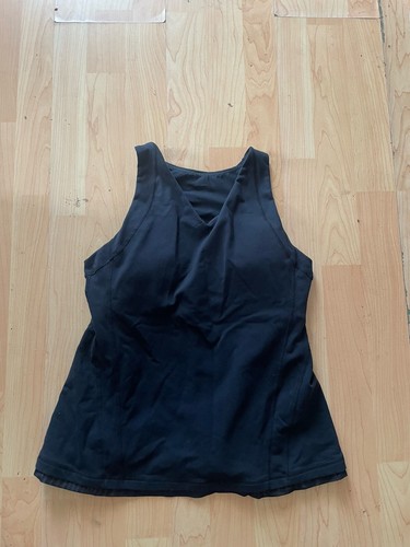Lululemon schwarzes Tankoberteil eingebauter BH hinten Reißverschluss Netz gefüttert Gr. 10 Damen AG7