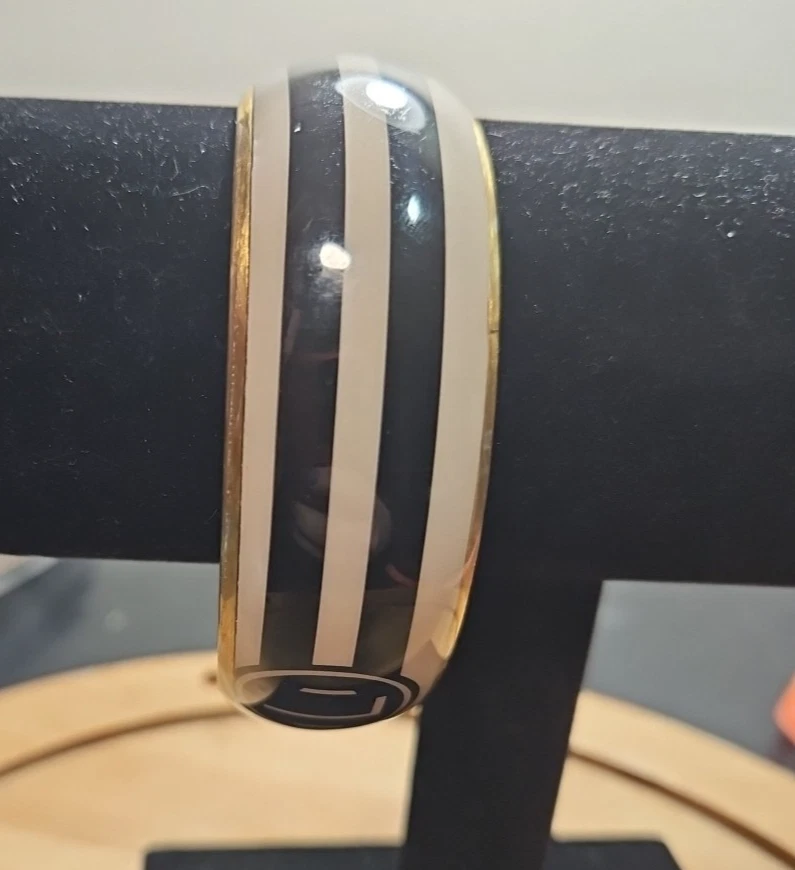 Mud Pie 80 年代复古黑色而“L”金属镶嵌条纹手镯手链复古二手状况完好 — 第 4/4 张图片