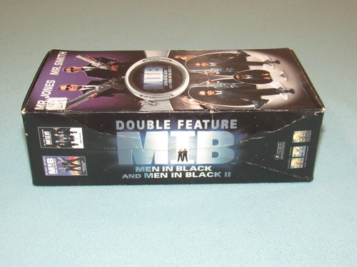 MEN IN BLACK/ MEN IN BLACK II Double Feature (VHS, 2002, 2-Tape Set) ~Will Smith - Foto 5 di 20