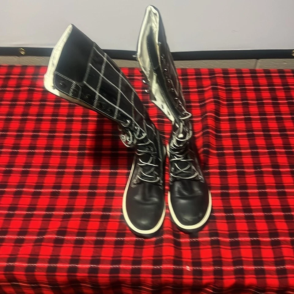 Botas Timberland con cordones hasta la rodilla ligeramente usadas Foto 3 de 4