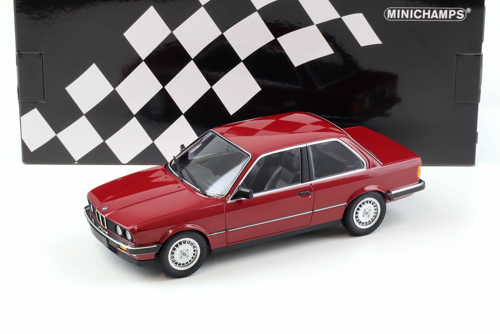 1:18 Minichamps BMW 323i (E30) 1982 Carmine Red Red