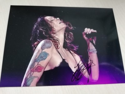 BETH HART - SÄNGERIN  -  ORIG. AUTOGRAMM auf 13 x 18 cm FOTO  - IN PERSON!