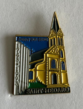 54 - Pin's EPINAY SUR SEINE 93 - EGLISE SAINT MEDARD 1743/1993 - CHURCH