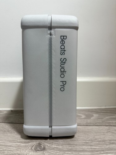 Beats Studio Pro – Wireless Bluetooth Noise Cancelling Headphones-Spatial Audio - Picture 4 of 7